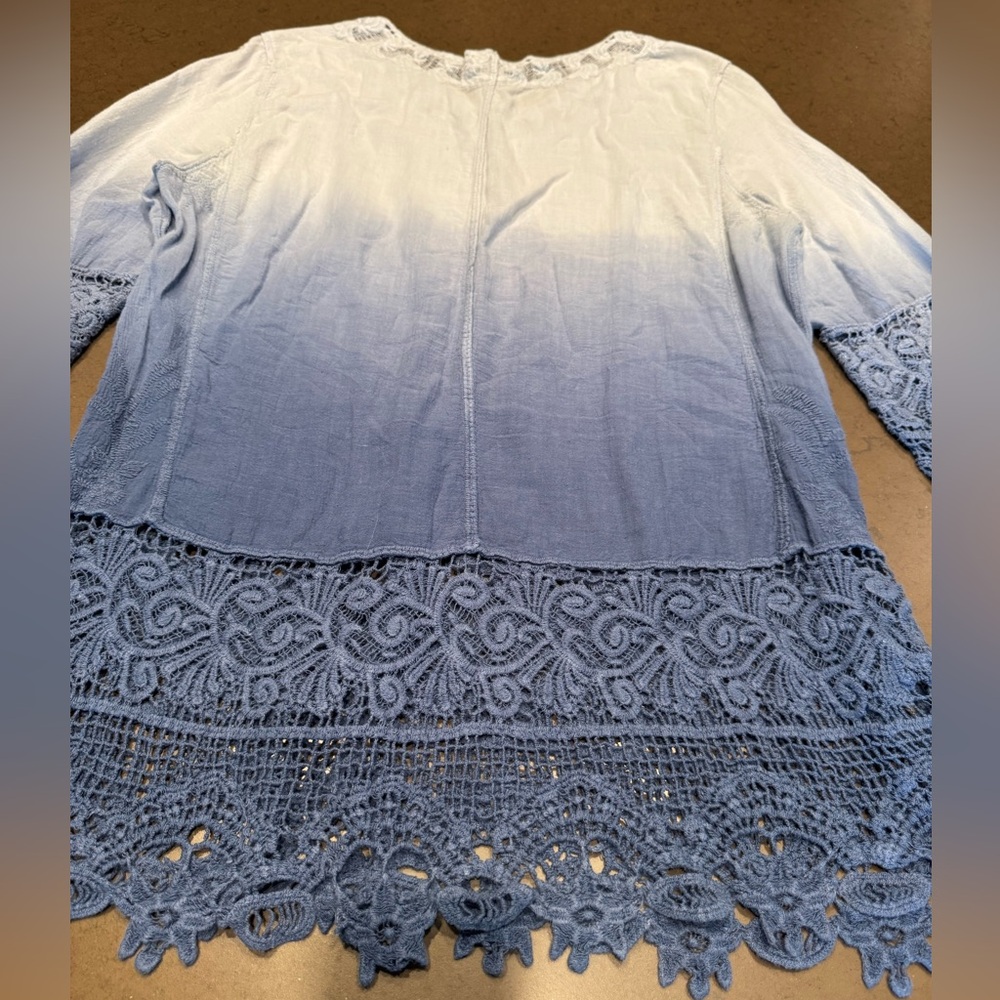 Chicos Gauze & Embroidery Top in Blue Ombre Sz: 3 - Picture 7 of 11